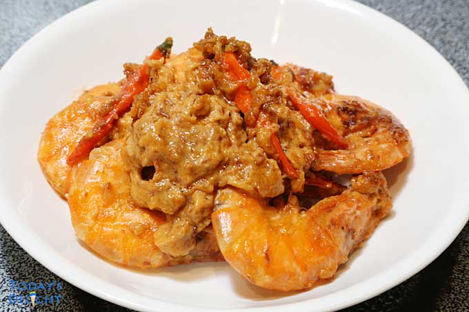 Shrimp coated with dried coconut sauce.