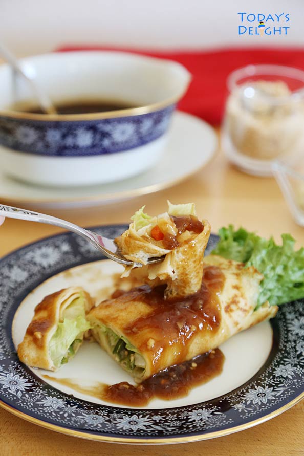 Filipino Fresh Spring Roll with brown sauce