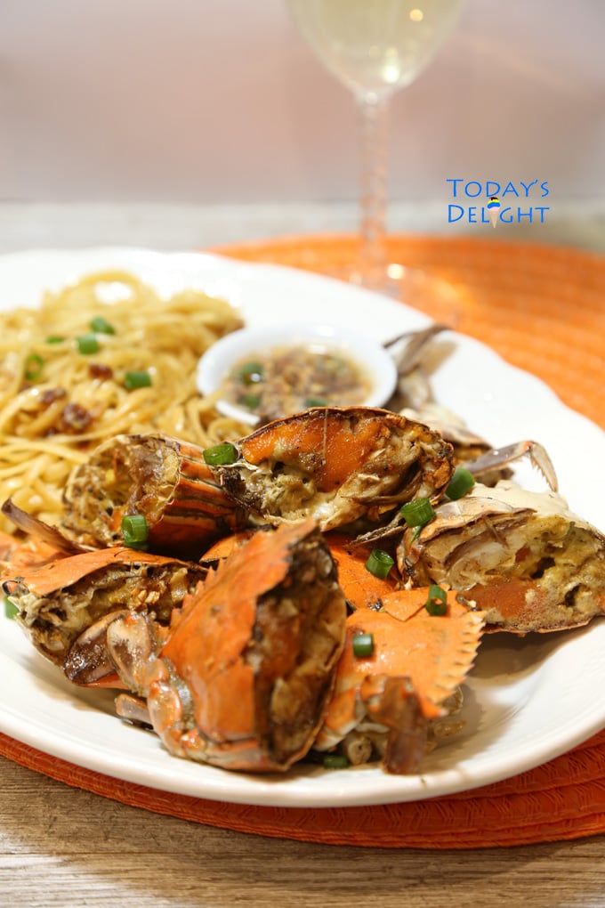Roasted garlic crab and garlic noodles