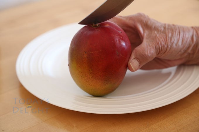 how to cut a mango