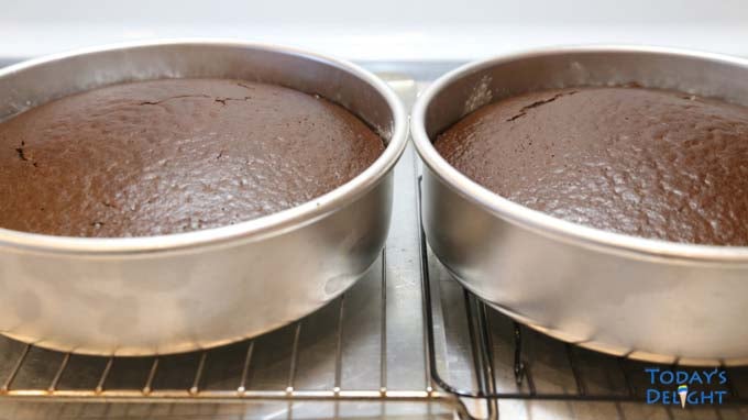 Baked chocolate cake.