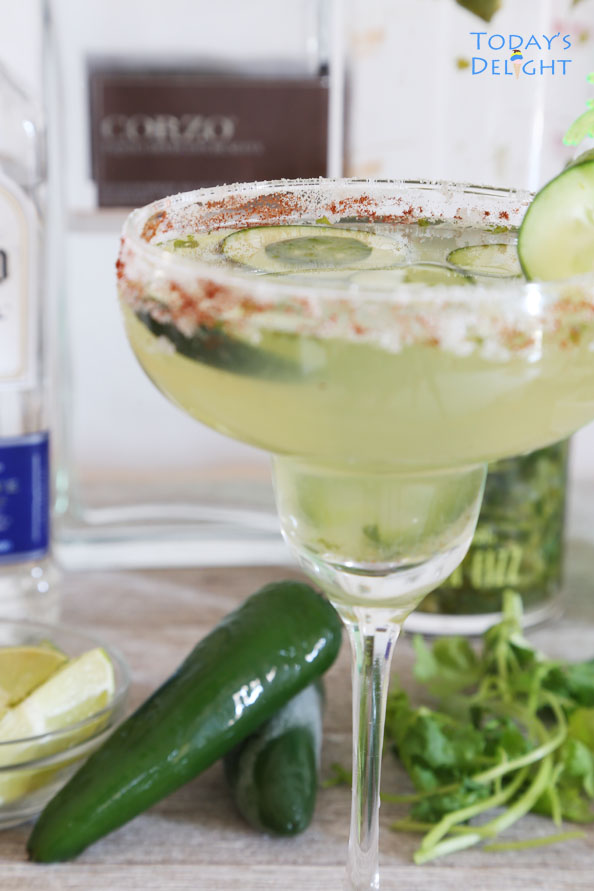 Spicy jalapeno margairta recipe with jalapeno and cilantro.