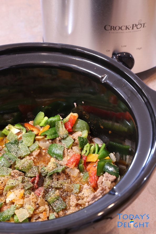 Cook Chili in Crock-pot is Today's Delight
