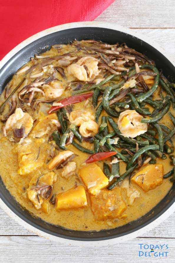 Ginataang Kalabasa at Sitaw with Shrimp (Squash and Long Beans in Coconut Milk) is Today's Delight