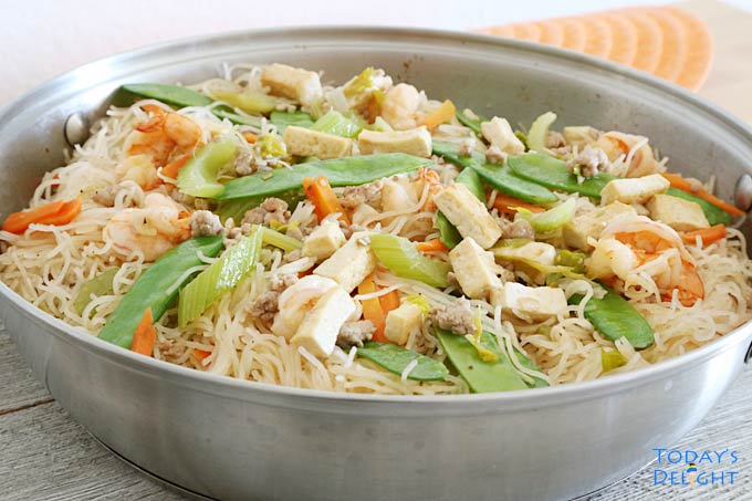 Bihon with tofu, pea pods and celery.