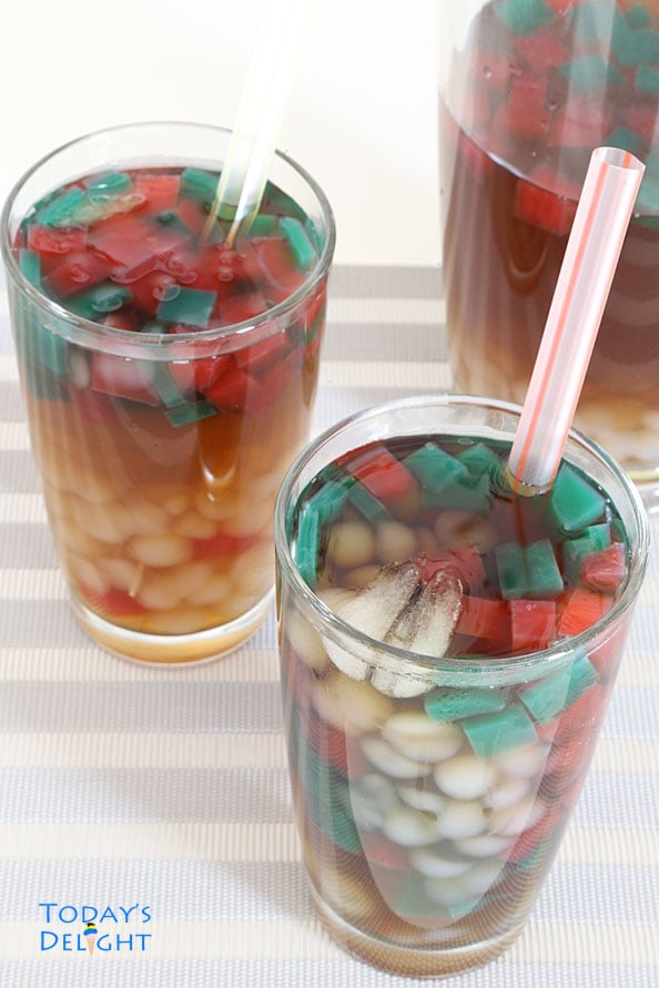 Sago at Gulaman is a Filipino chilled drink