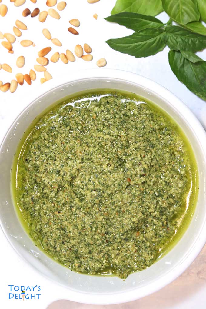 Basil Pesto Sauce with Pine Nuts