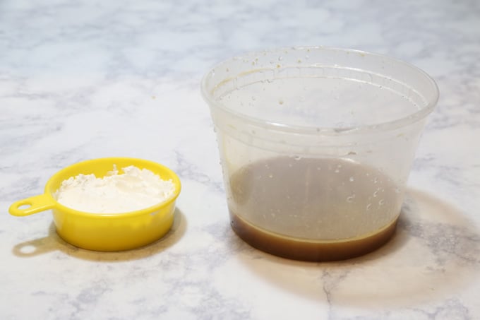 Cornstarch to thicken pata tim sauce.