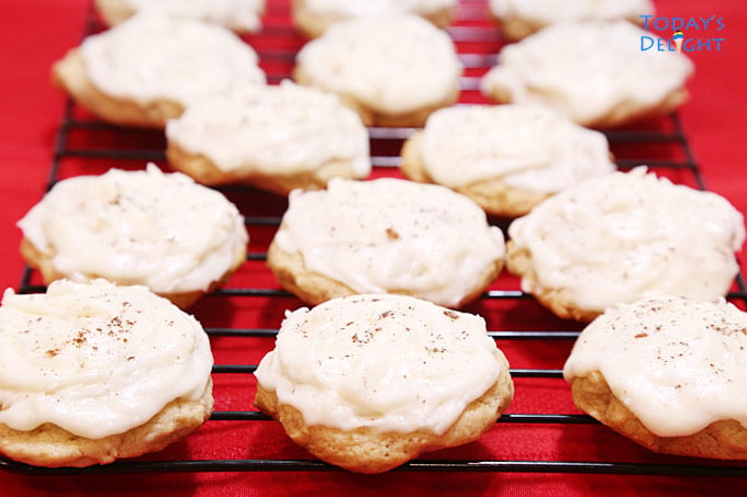 Not too sweet & not too rich eggnog cookies in a rack.
