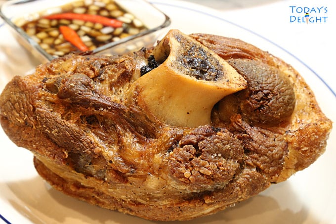 Fried pork hock with vinegar dip.