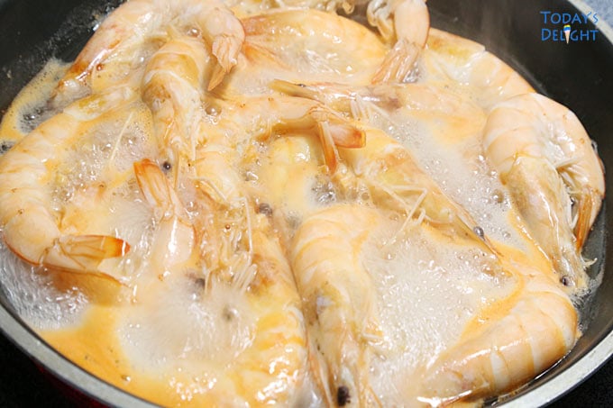 Boiling shrimp.