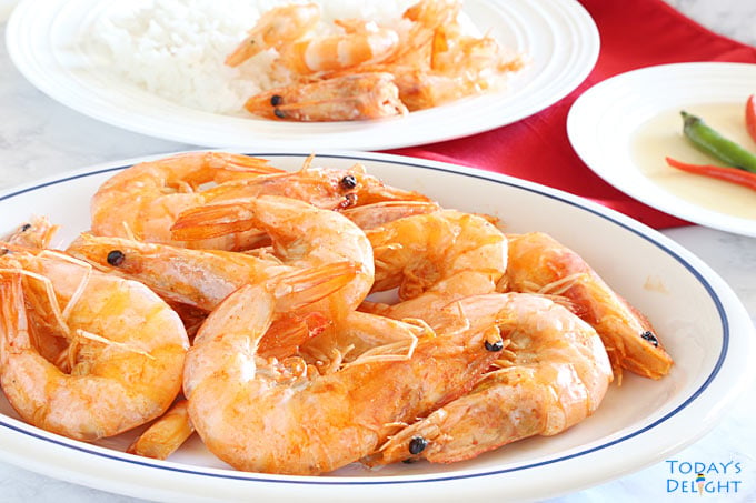 Halabos na Hipon (boiled shrimp) serve with rice &and vinegar dip.