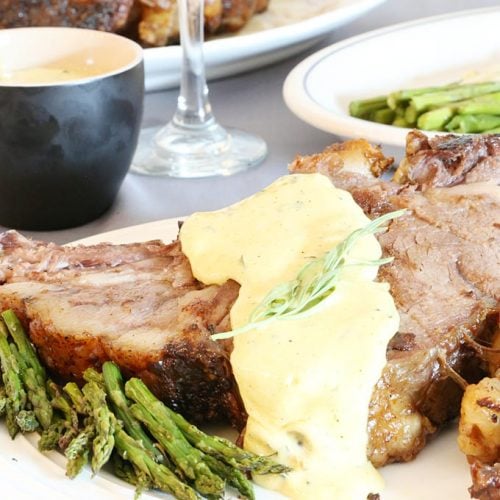 Steak with Bearnaise, asparagus & red wine is Today's Delight.