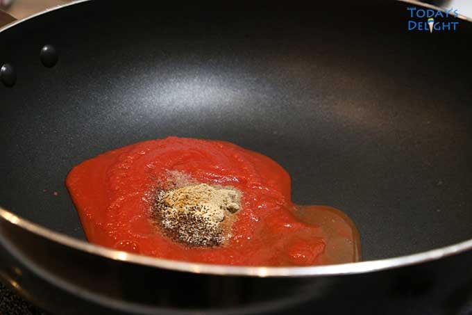 Tomato sauce, lime juice and spices in a skillet.
