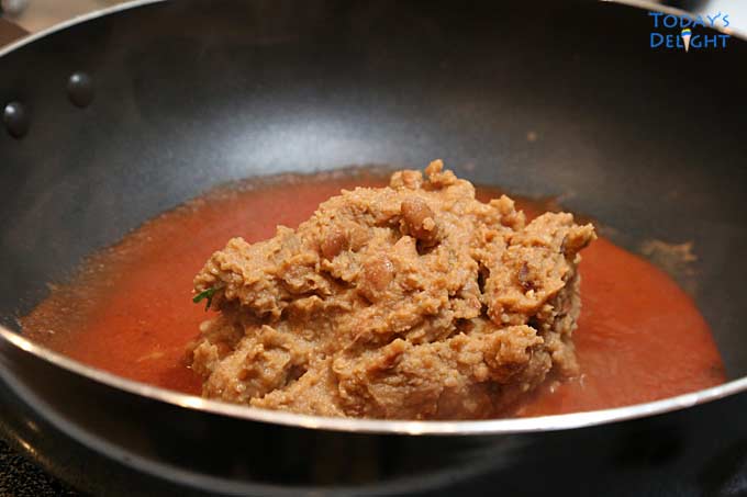 Beans added to tomato sauce and seasonings in the pan.