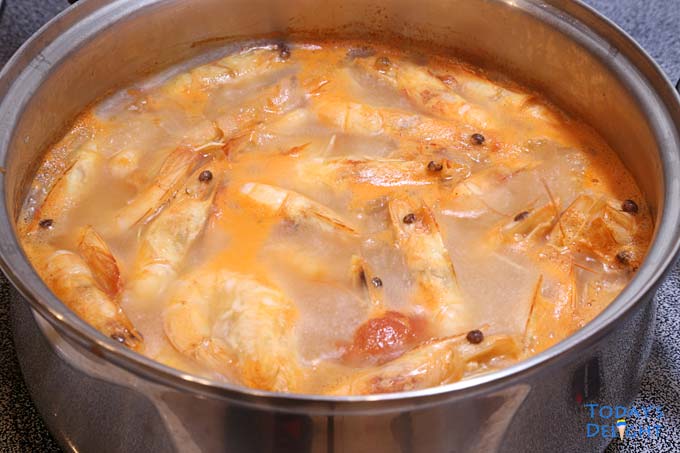 Shrimp in sour soup.
