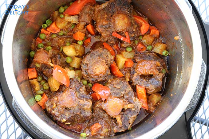 Curry Oxtail Stew in Pressure Cooker.