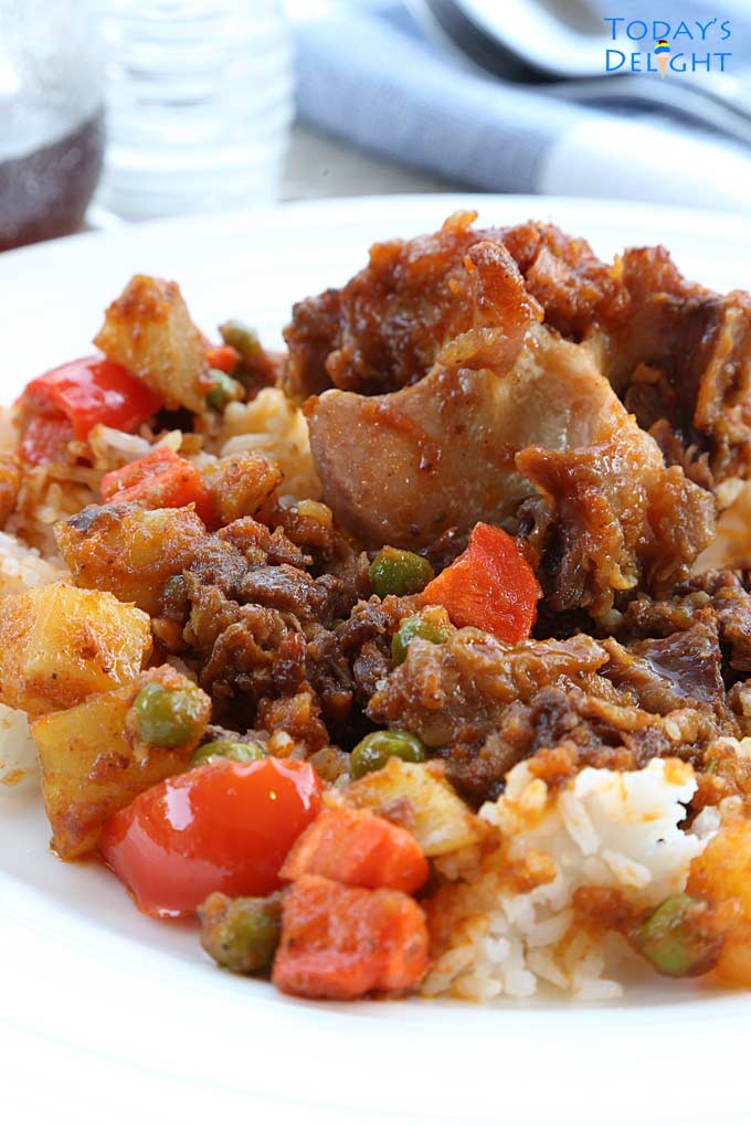 Cooked curry oxtail stew with white rice.
