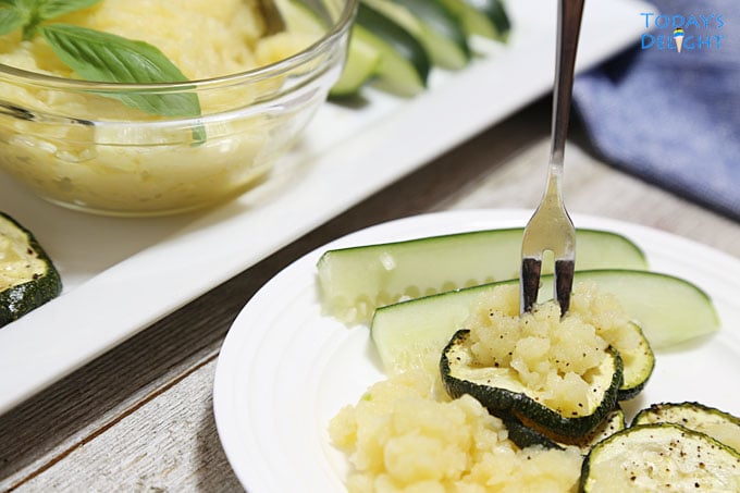 Serve garlic sauce with vegetables.