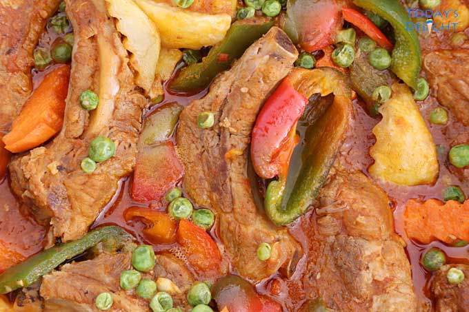 Pork ribs in tomato & curry sauce.