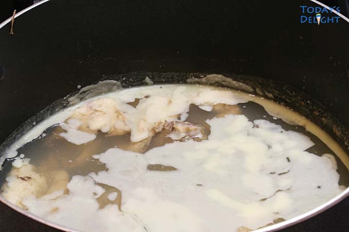 Fat in chicken broth in pot.