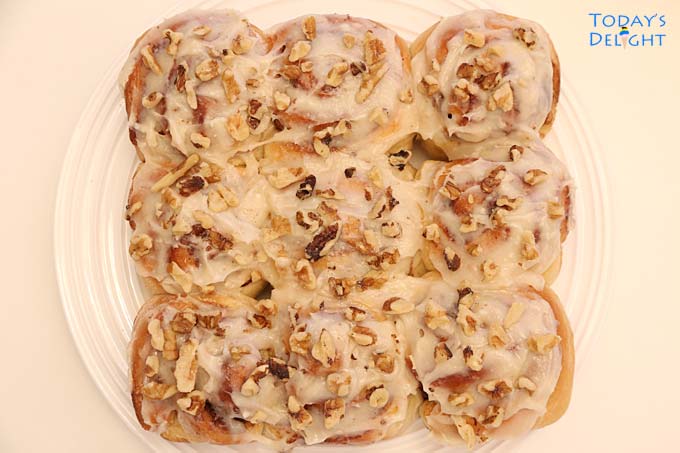 Baked Cinnabon Cinnamon Rolls .