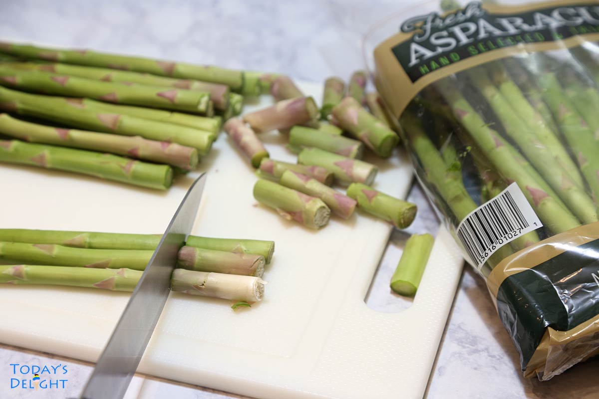 Trimming 2 inches of asparagus bottom.